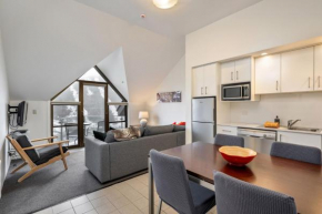 Lantern 1 Bedroom Balcony with Panoramic Mountain View